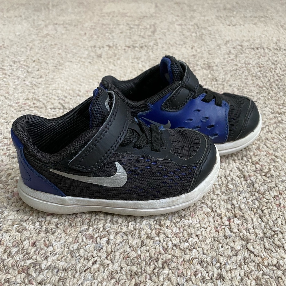 Nike toddler sneakers